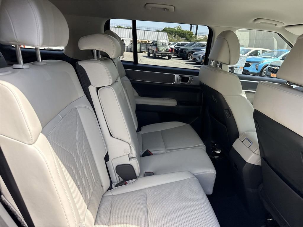 Used 2025 Hyundai Santa Fe SEL AWD/4WD image 23