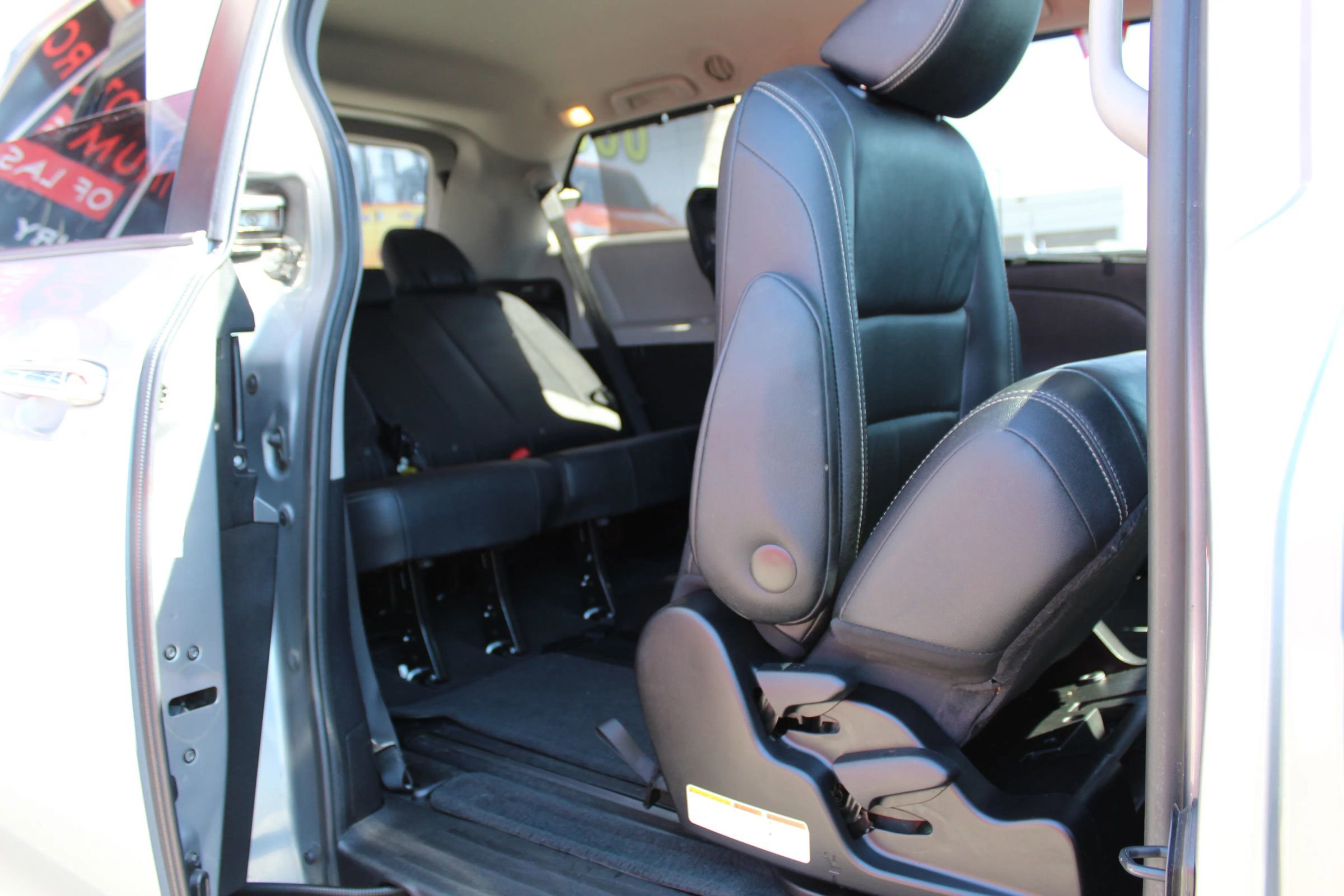 Used 2017 Toyota Sienna SE w/ SE Preferred Package FWD image 22