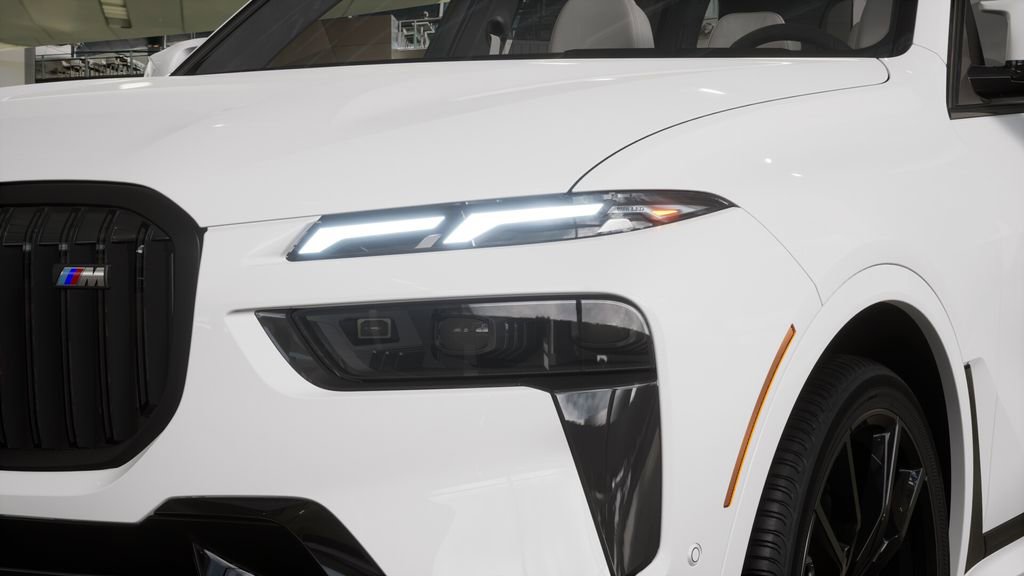 New 2026 BMW X7 M60i image 6