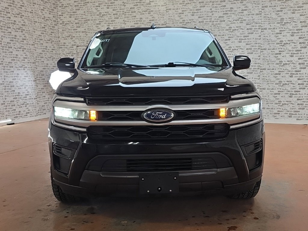 Used 2024 Ford Expedition XLT image 2