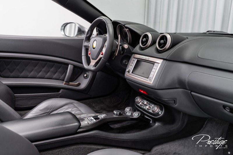 Used 2014 Ferrari California image 48