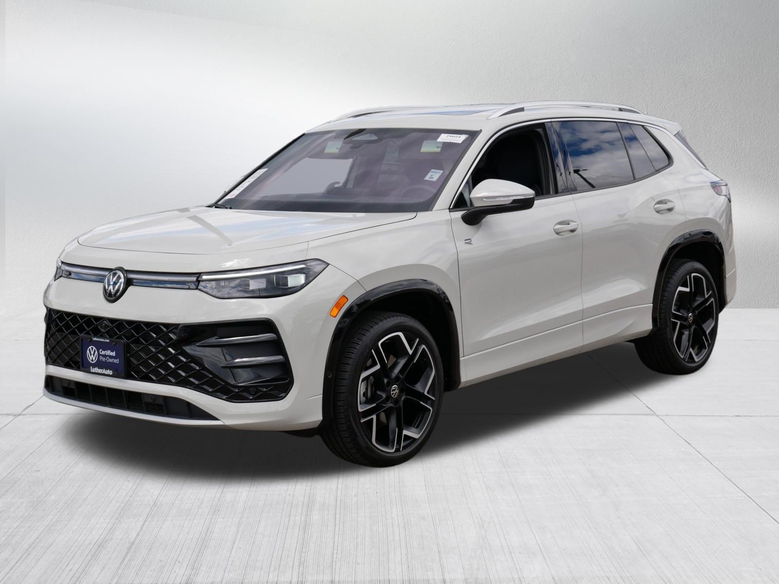 Certified 2025 Volkswagen Tiguan SEL R-Line AWD/4WD image 3