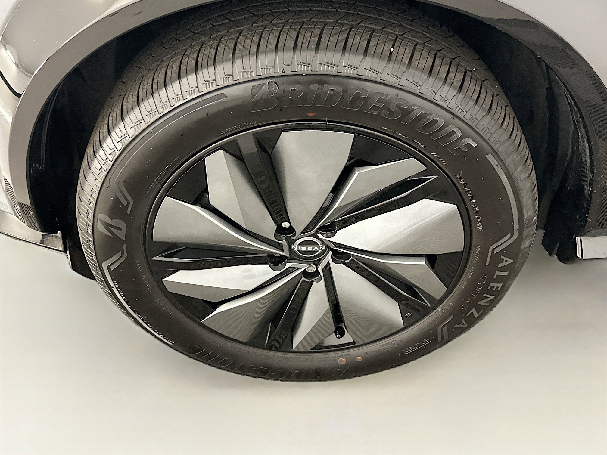 Used 2025 Nissan Ariya AWD image 11