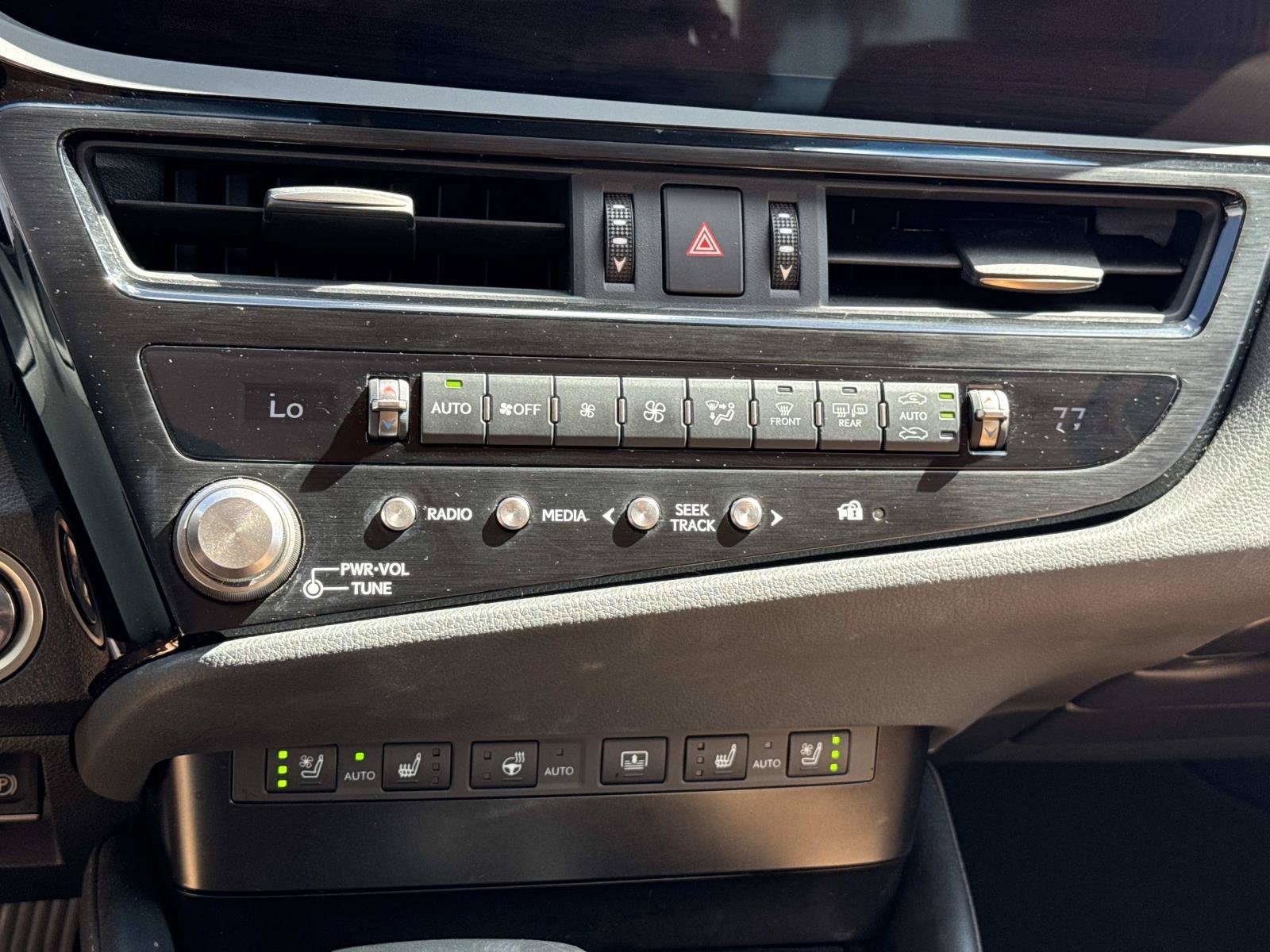 Used 2024 Lexus ES 300h w/ Technology Package FWD image 33