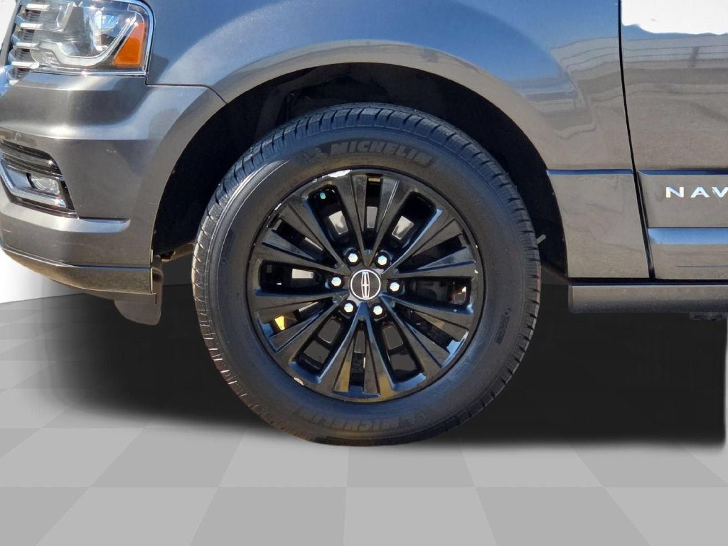 Used 2017 Lincoln Navigator Select AWD/4WD image 11