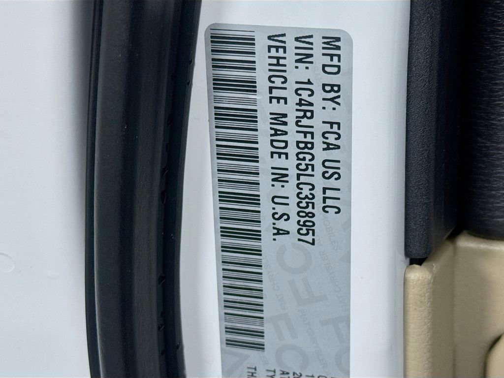 Used 2020 Jeep Grand Cherokee Limited image 41