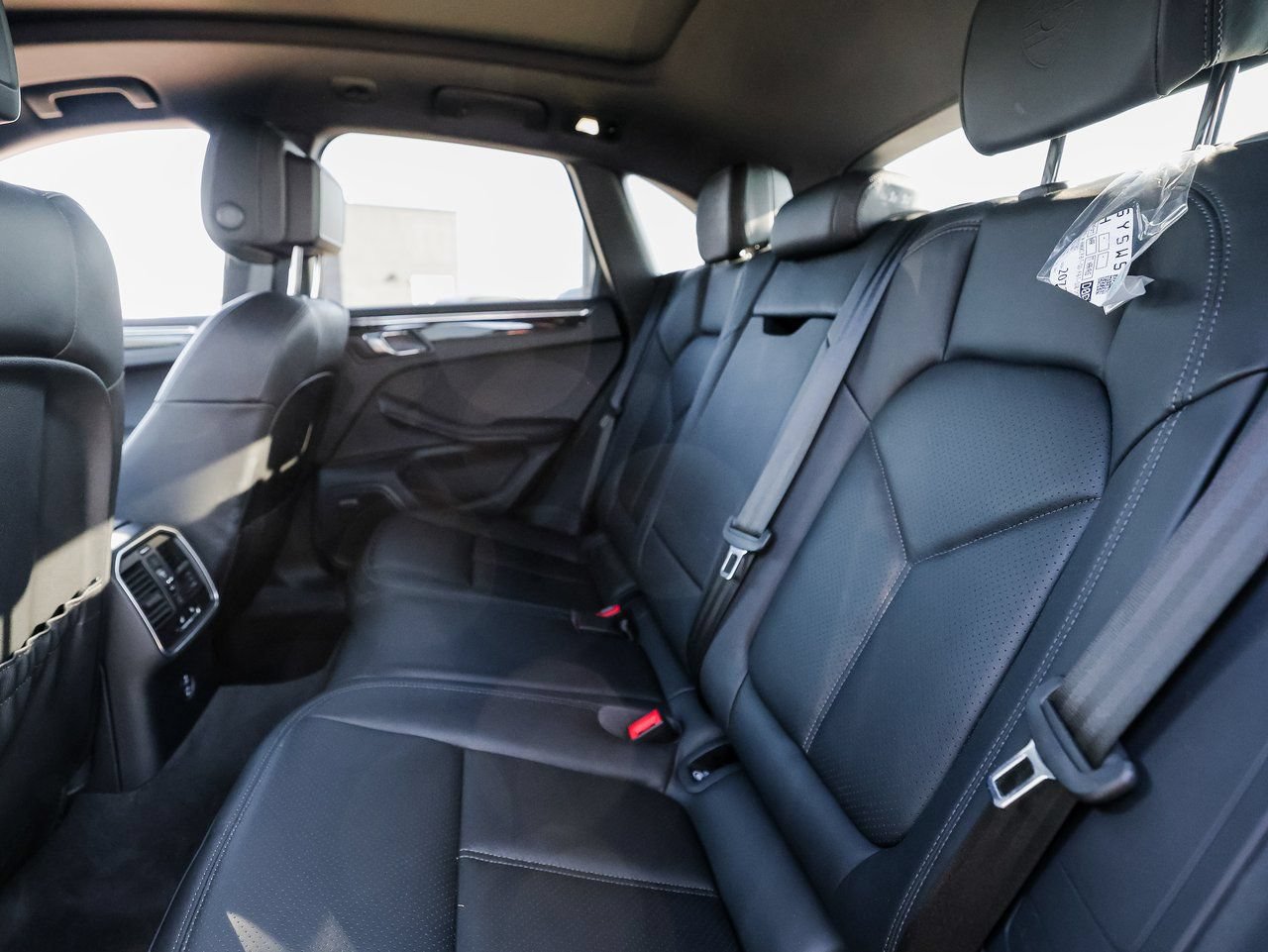 Certified 2026 Porsche Macan AWD/4WD image 24