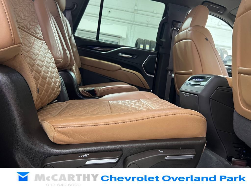 Used 2022 Cadillac Escalade Premium Luxury image 34