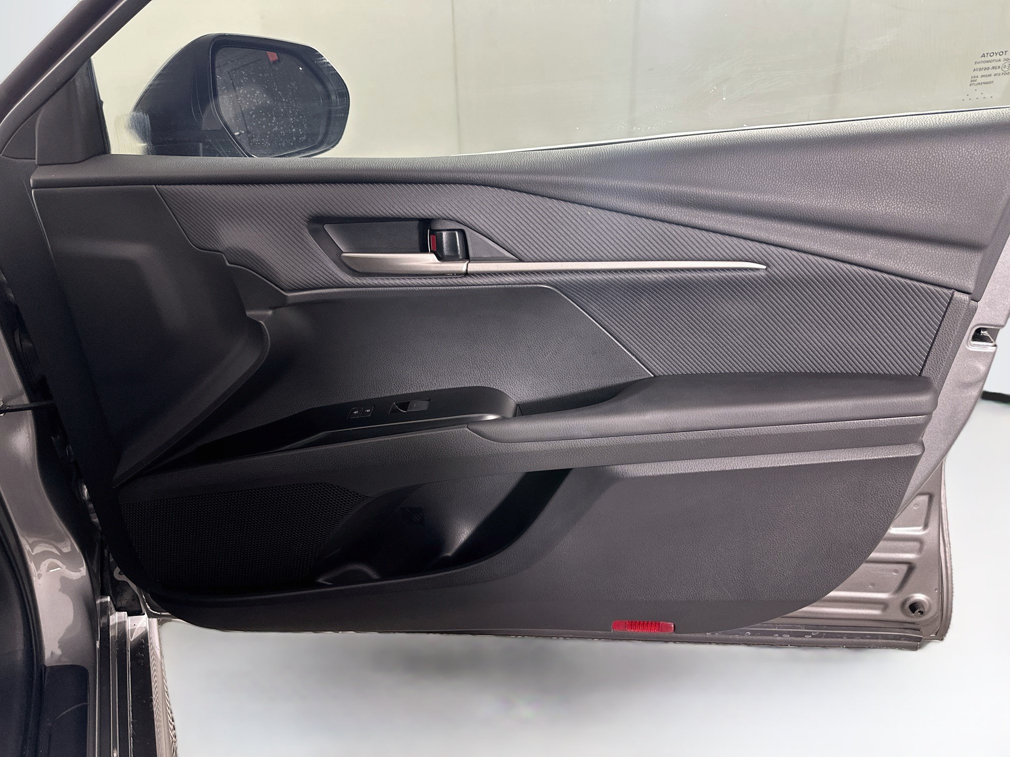 Used 2025 Toyota Camry SE w/ Convenience Package FWD image 30