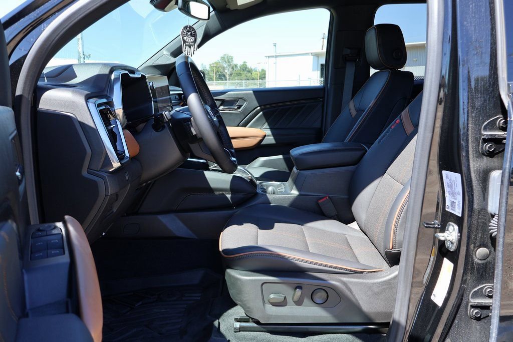 Used 2024 GMC Canyon AT4 image 7