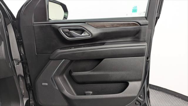 Used 2022 Chevrolet Suburban Z71 w/ Luxury Package AWD/4WD image 24