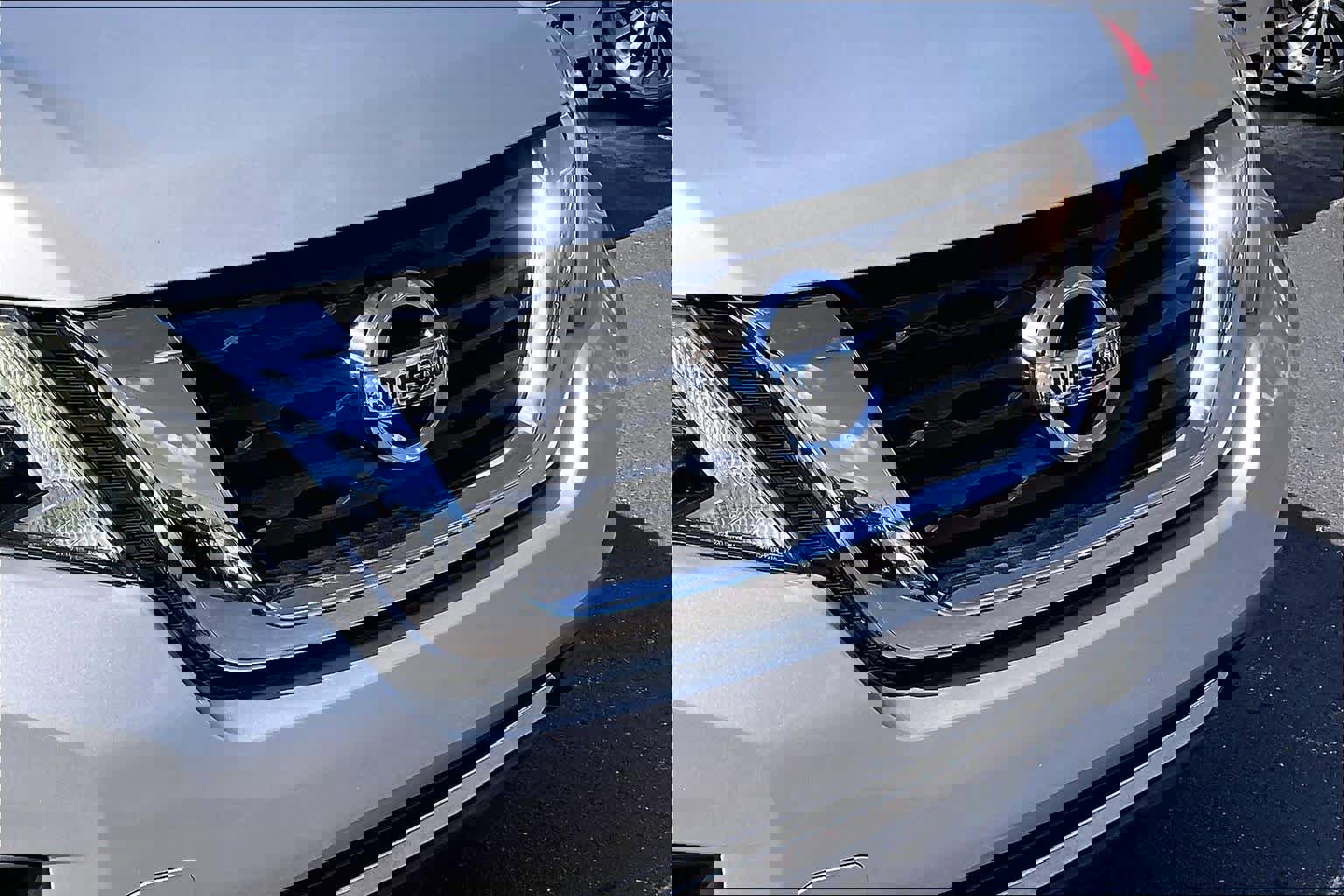 Used 2018 Nissan Pathfinder SV image 30