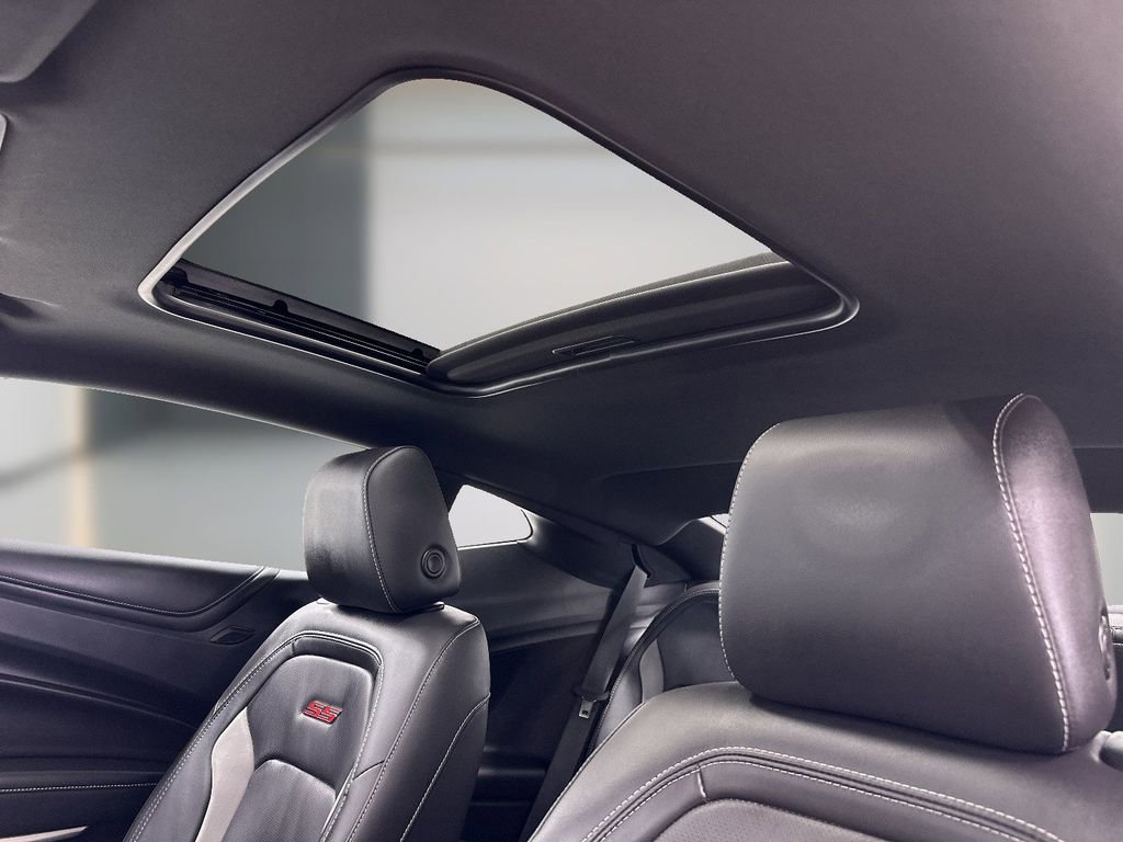 Used 2018 Chevrolet Camaro SS RWD image 16