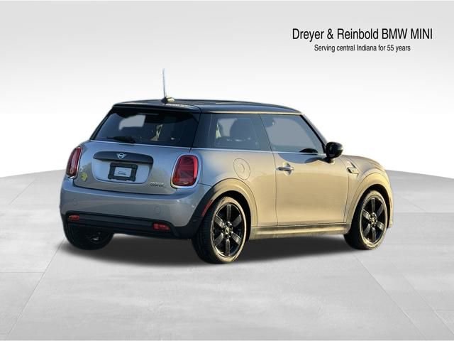 Certified 2024 MINI Cooper SE image 4
