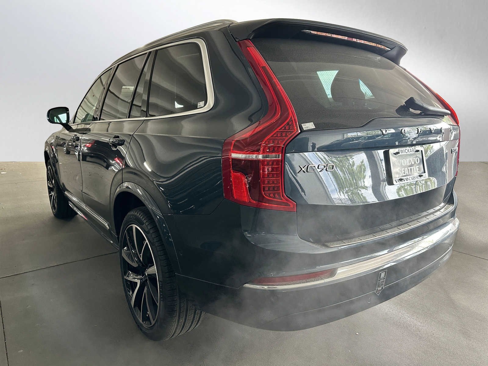 Used 2023 Volvo XC90 B5 Plus w/ Protection Package Premier image 5