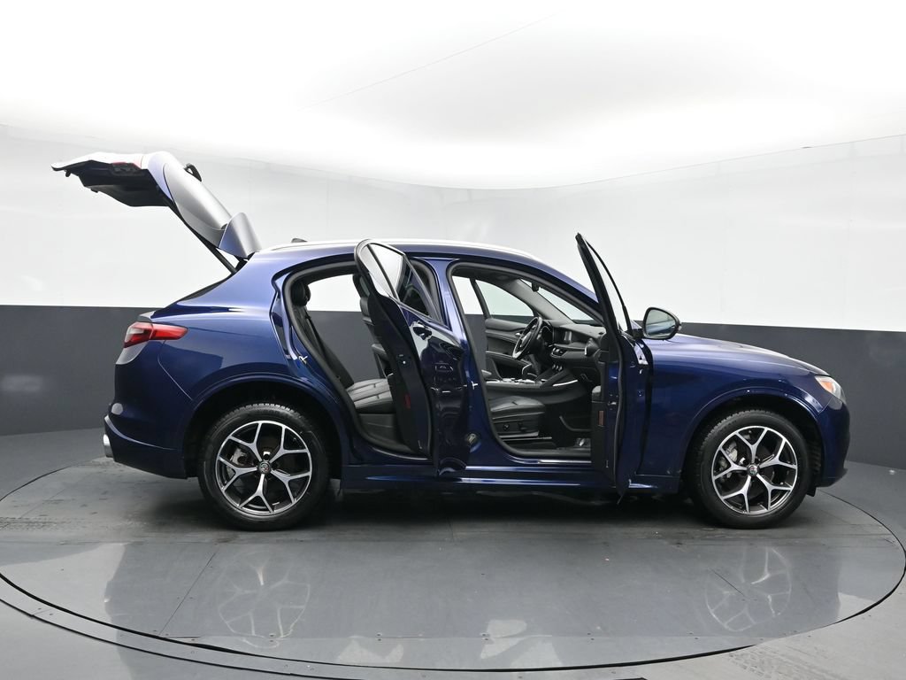 Used 2021 Alfa Romeo Stelvio Ti w/ Active Assist 2 Package TI AWD/4WD image 27