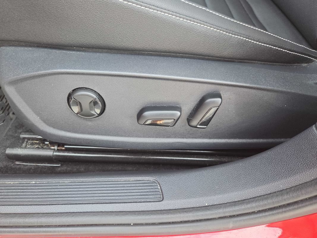 Used 2024 Volkswagen Jetta SE FWD image 17