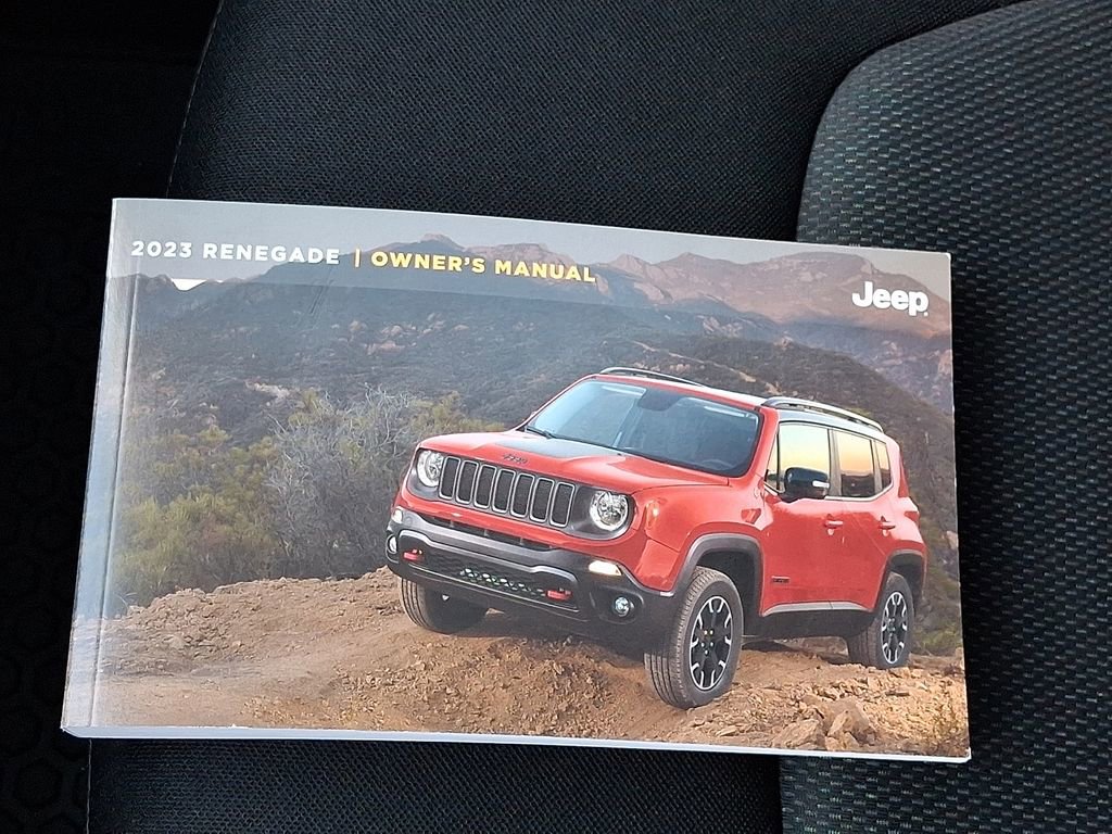 Used 2023 Jeep Renegade Latitude image 31
