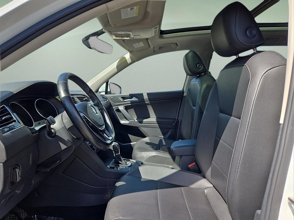 Used 2018 Volkswagen Tiguan SEL FWD image 11
