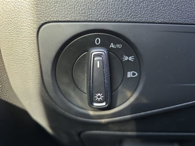 Used 2021 Volkswagen Tiguan SE image 26