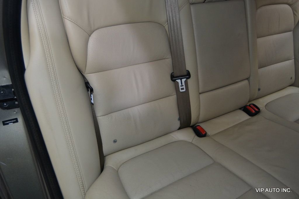 Used 2010 Volvo XC70 3.2 image 24