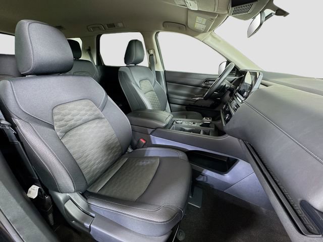Used 2024 Nissan Pathfinder S image 29