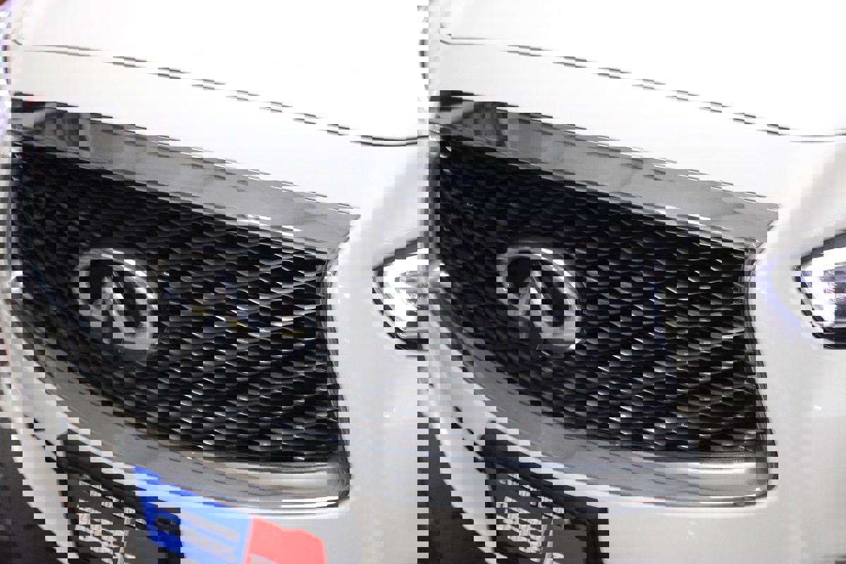 Used 2018 INFINITI QX60 FWD w/ Premium Plus Package image 3