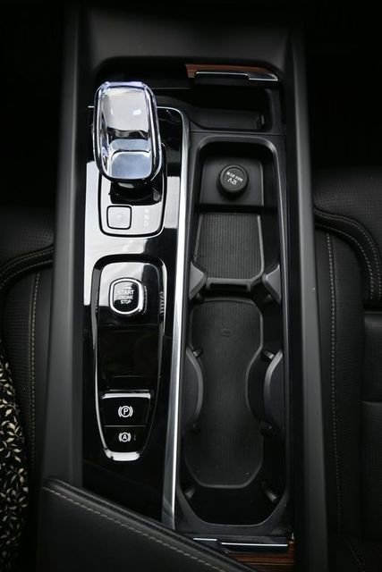 Used 2023 Volvo XC60 B6 Ultimate w/ Protection Package Premier image 11