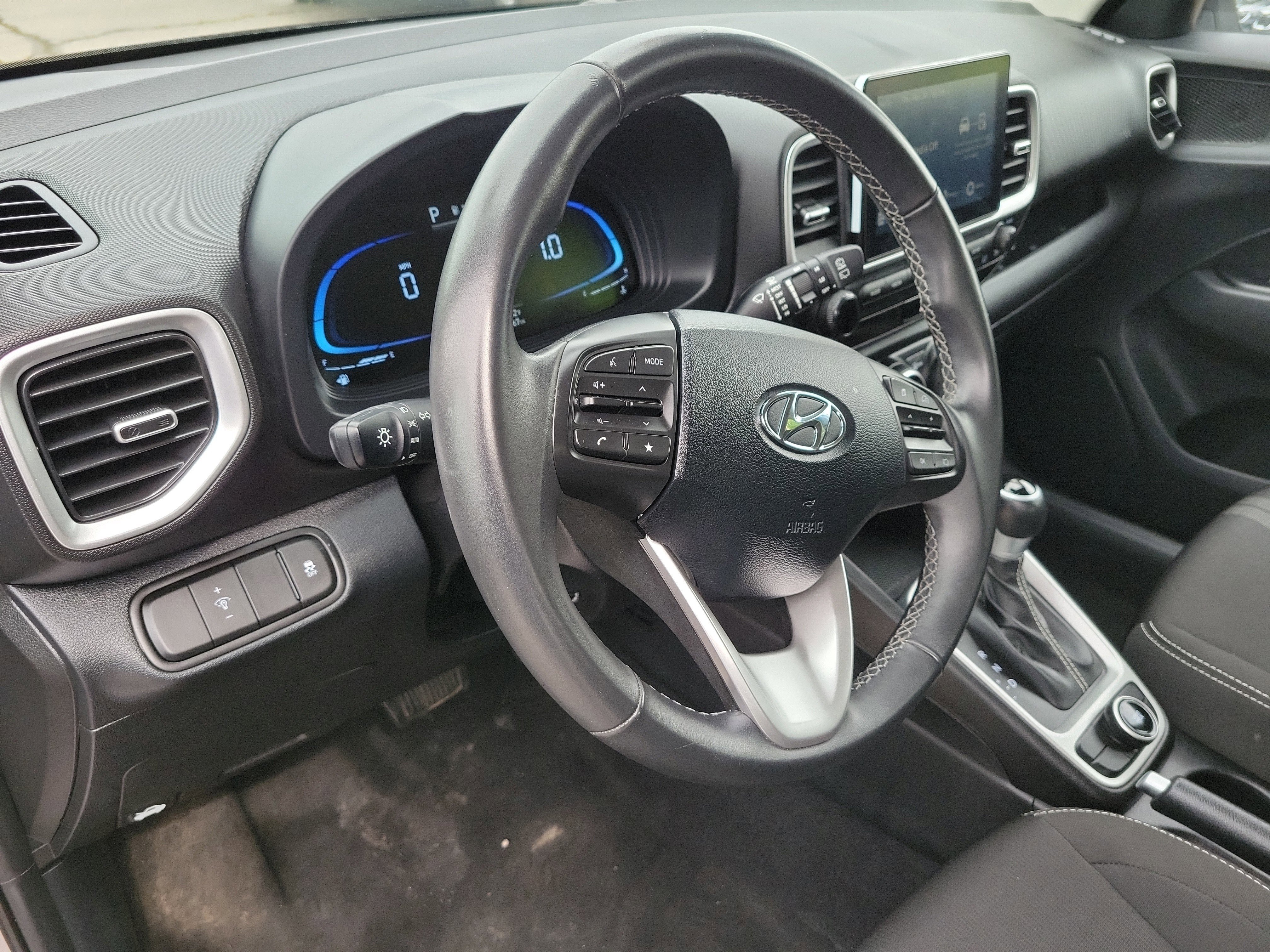 Used 2025 Hyundai Venue SEL FWD image 18