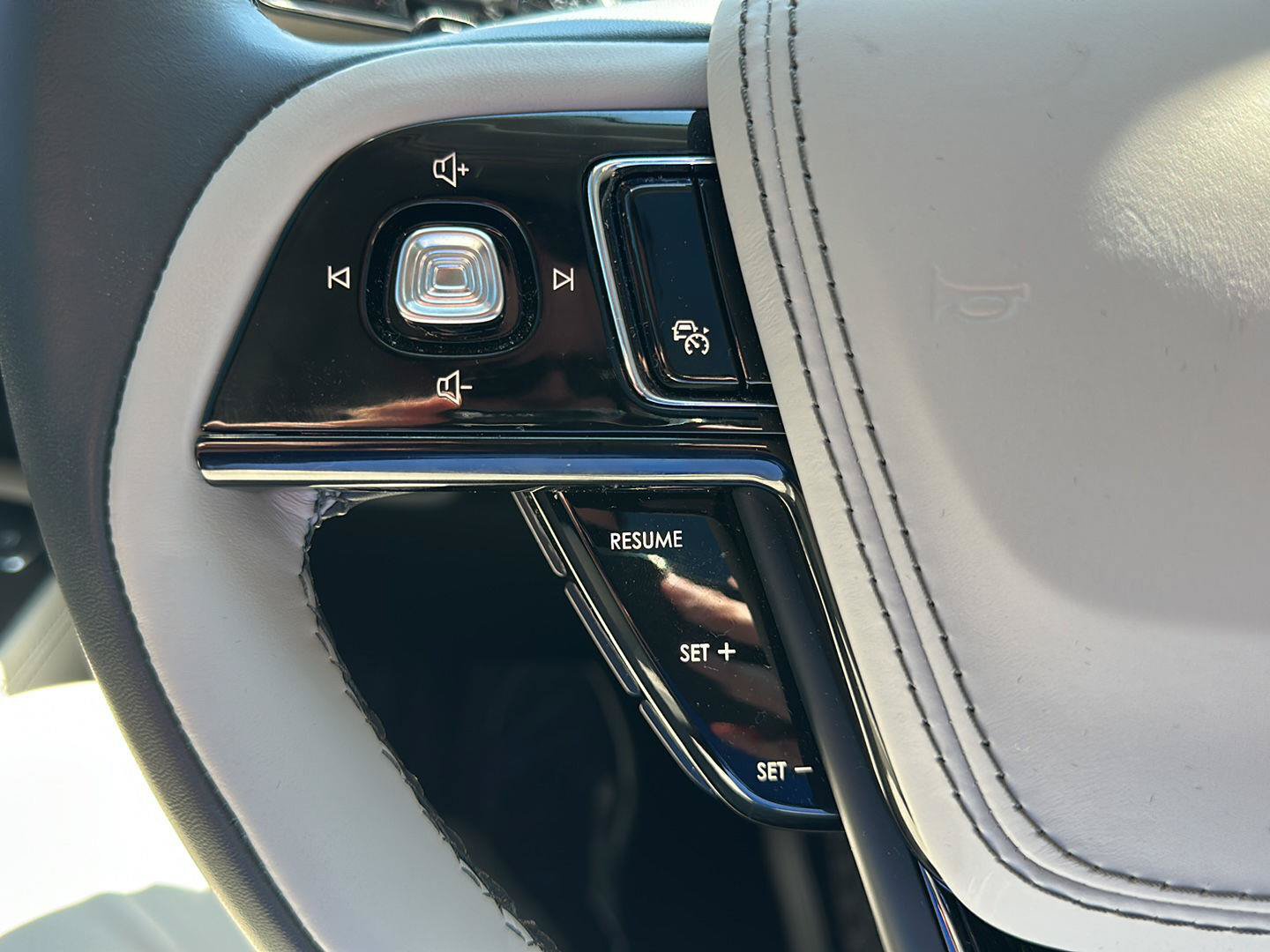 Used 2026 Lincoln Aviator AWD image 19