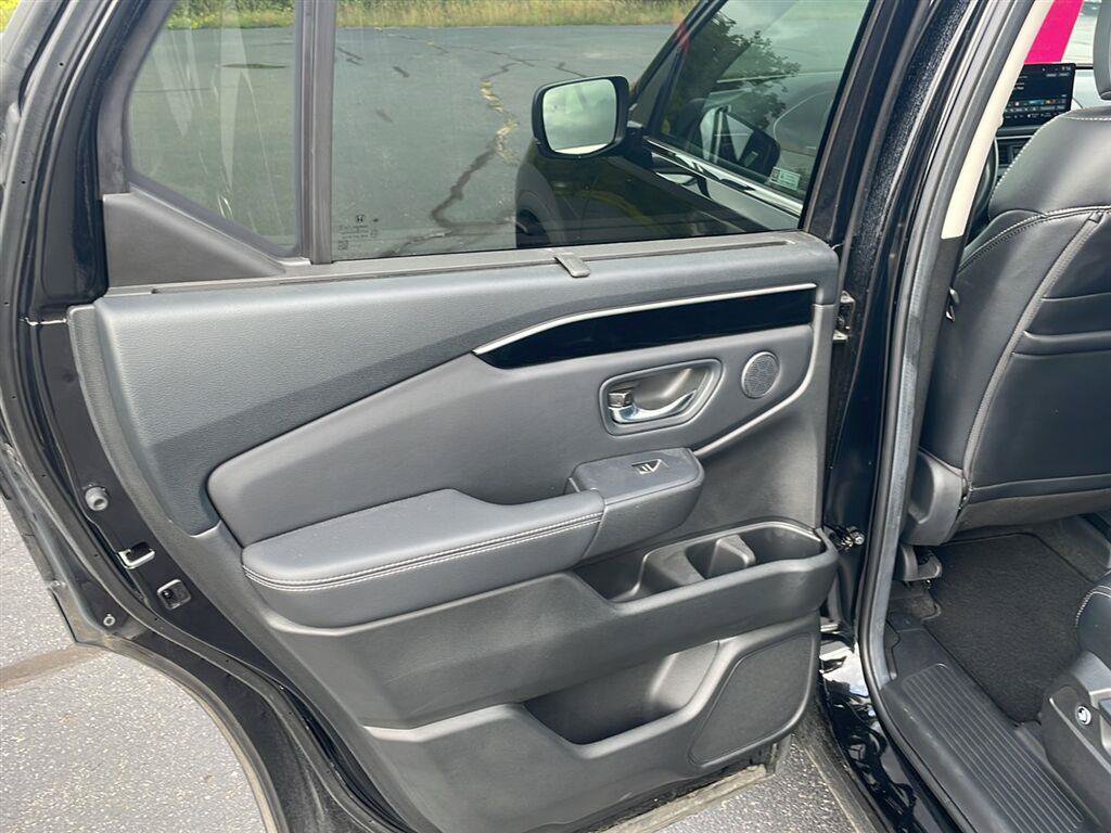 Used 2024 Honda Pilot Touring image 18