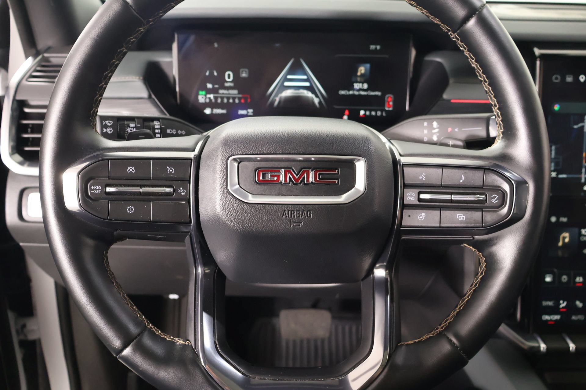 Used 2026 GMC Acadia AT4 w/ Luxury Package AWD/4WD image 3
