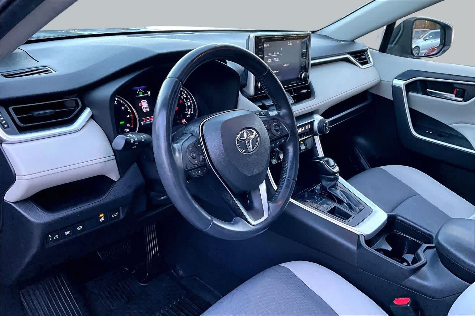 Certified 2019 Toyota RAV4 XLE w/ Convenience Package AWD/4WD image 17