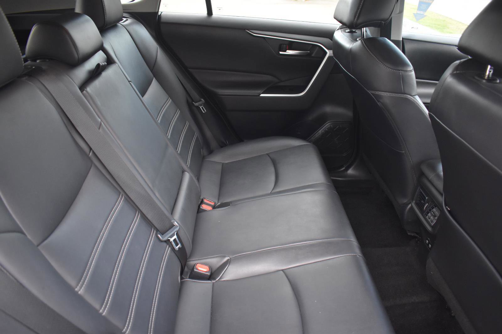 Used 2020 Toyota RAV4 XLE Premium FWD image 59