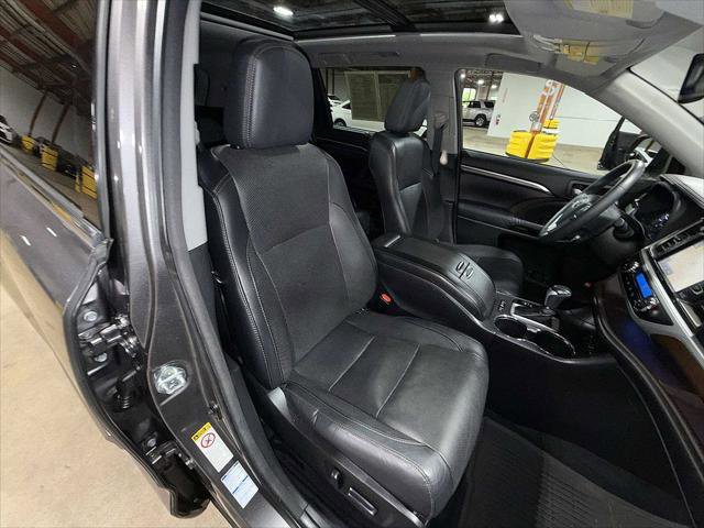 Certified 2016 Toyota Highlander Limited Platinum w/ Protection Package #3 AWD/4WD image 16