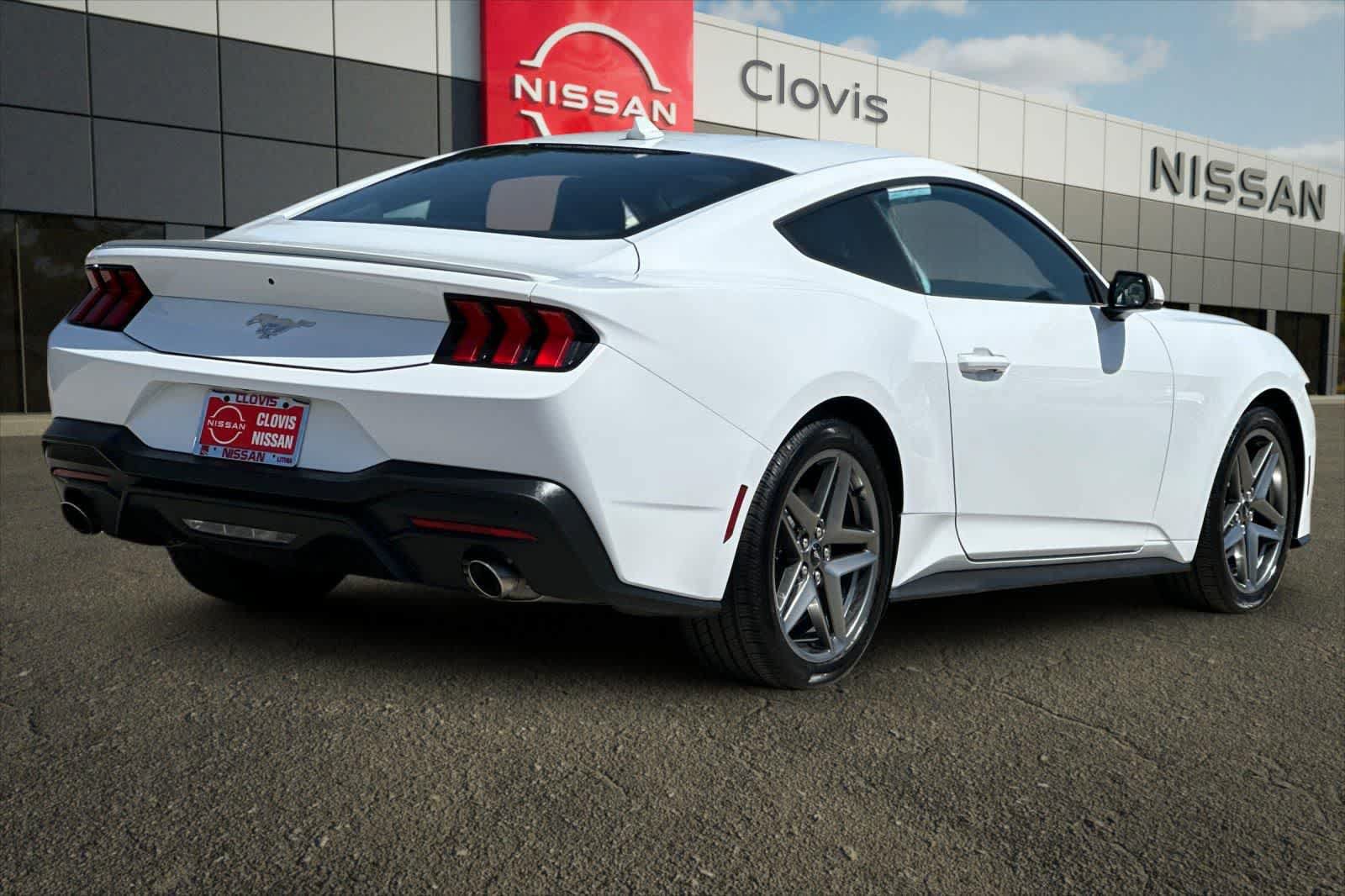 Used 2025 Ford Mustang Premium RWD image 3
