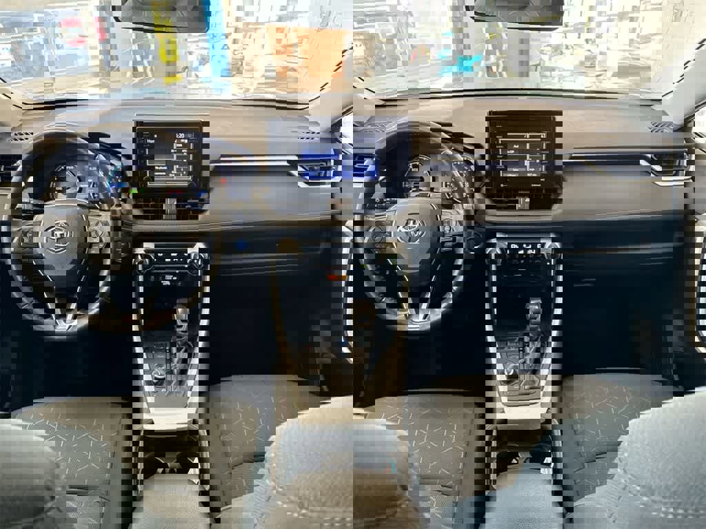 Used 2021 Toyota RAV4 XLE w/ Convenience Package image 16