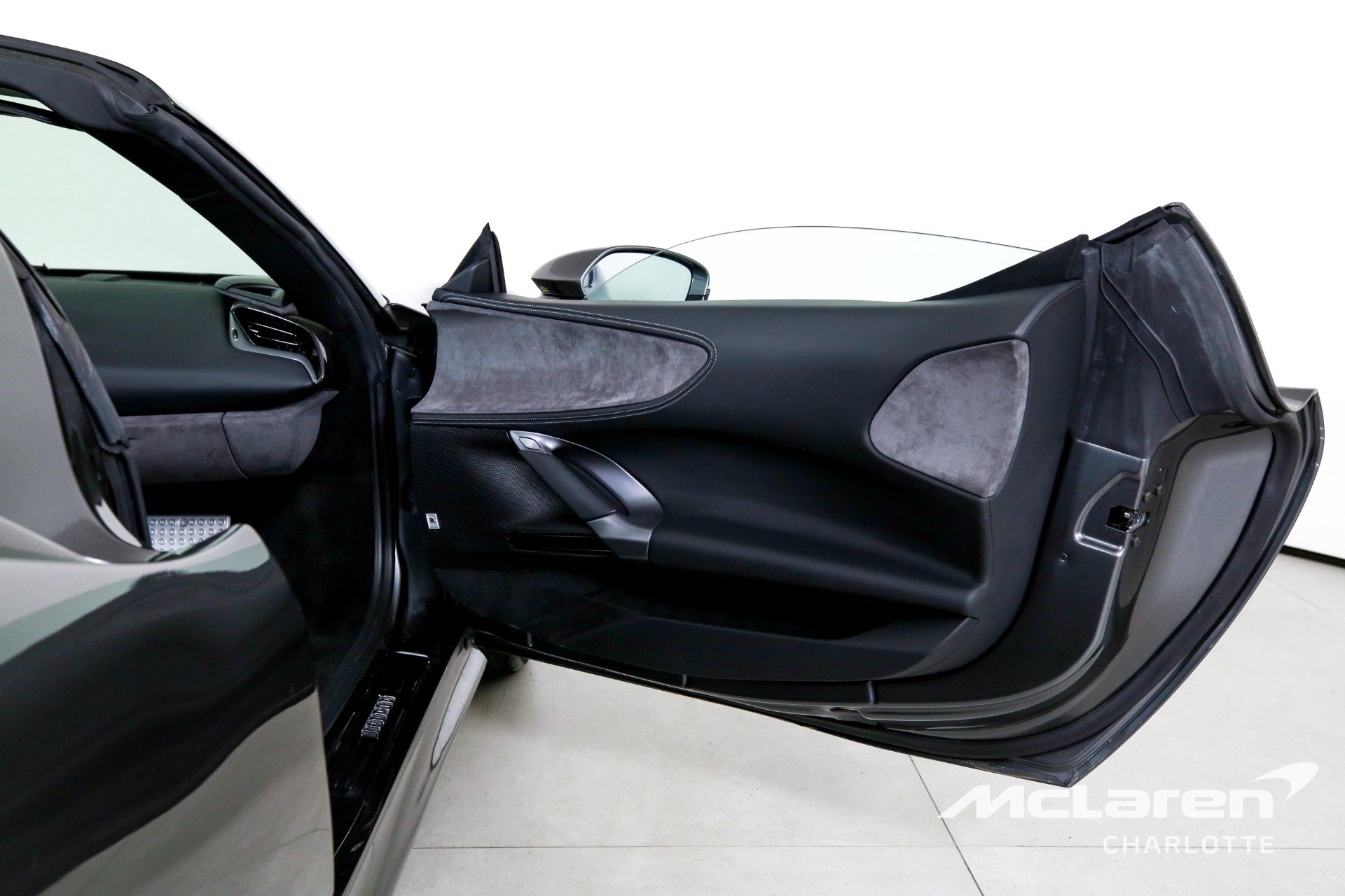 Used 2022 Ferrari SF90 Spider AWD/4WD image 18