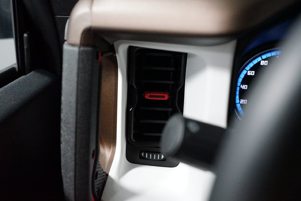 Used 2024 Ford Bronco Heritage Edition AWD/4WD image 26