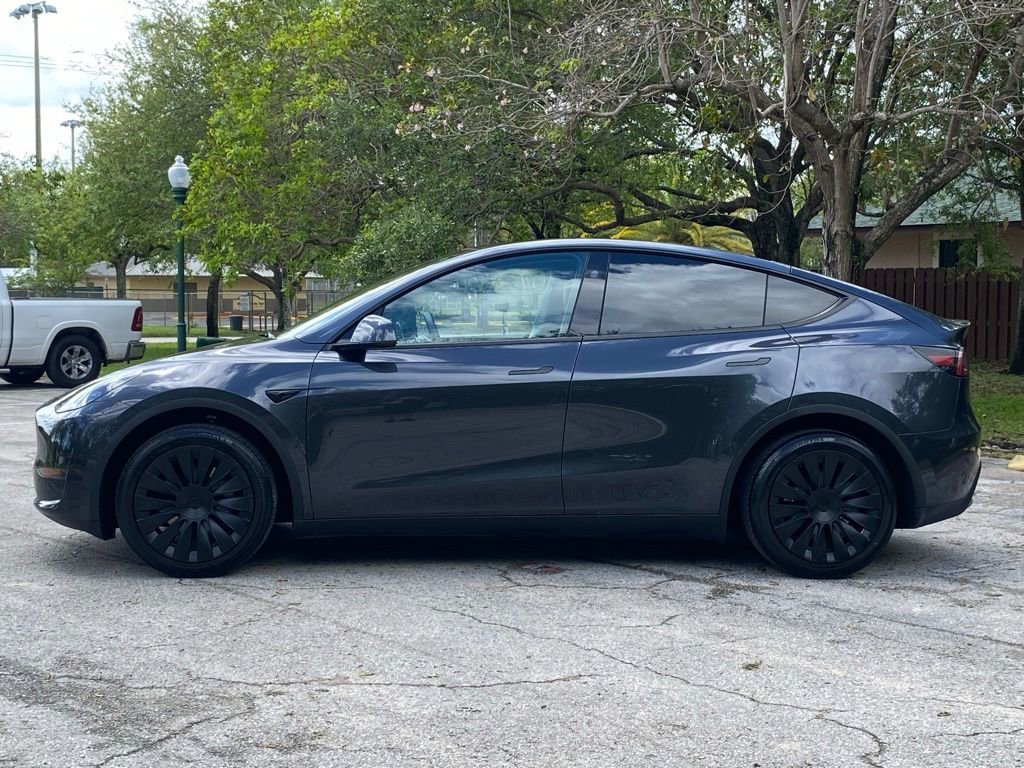 Used 2025 Tesla Model Y Long Range image 6