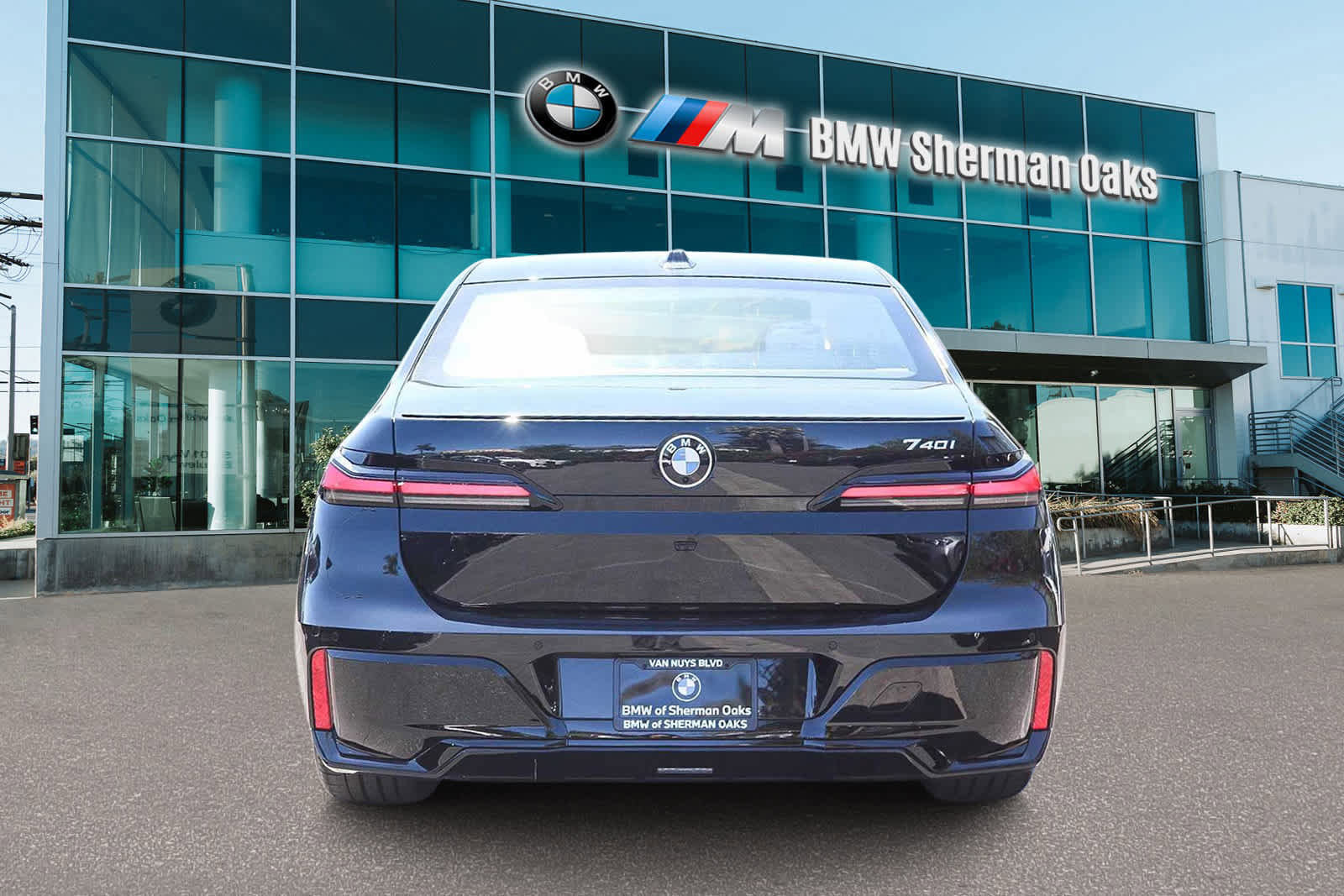 New 2026 BMW 740i w/ Executive Package image 5