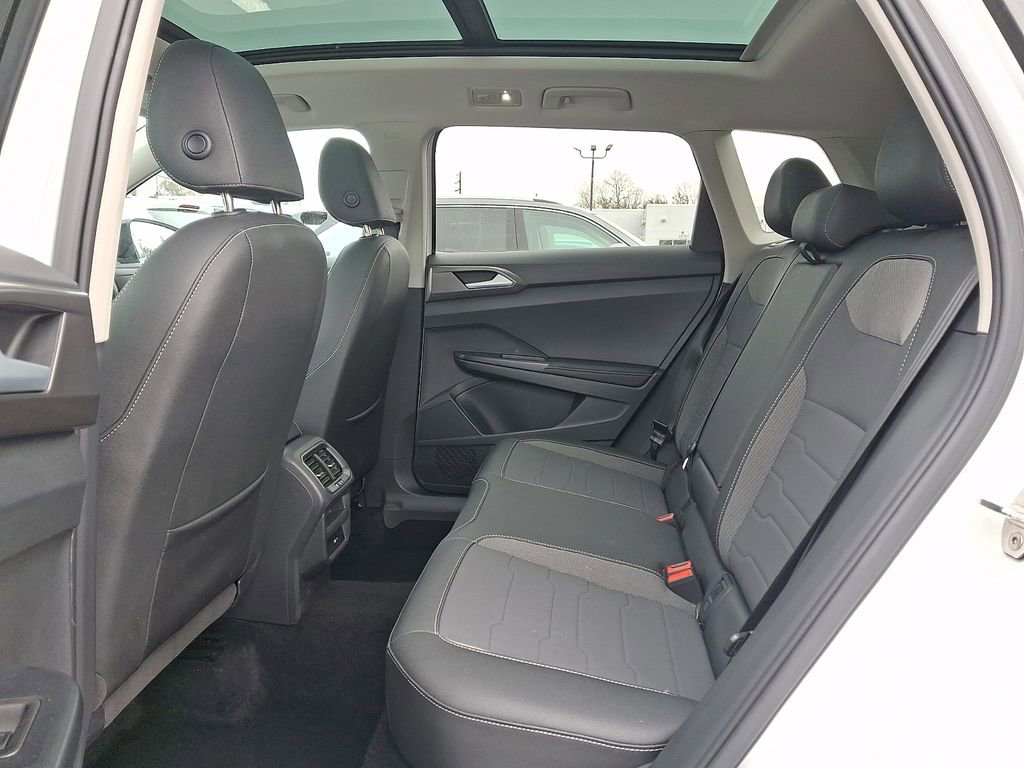 Certified 2025 Volkswagen Taos SE AWD/4WD image 10