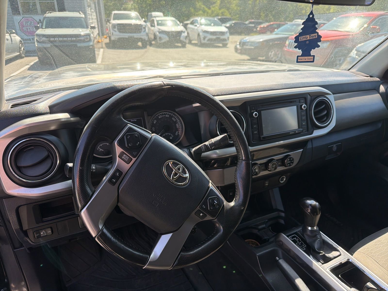 Used 2016 Toyota Tacoma SR5 w/ Towing Package RWD image 8