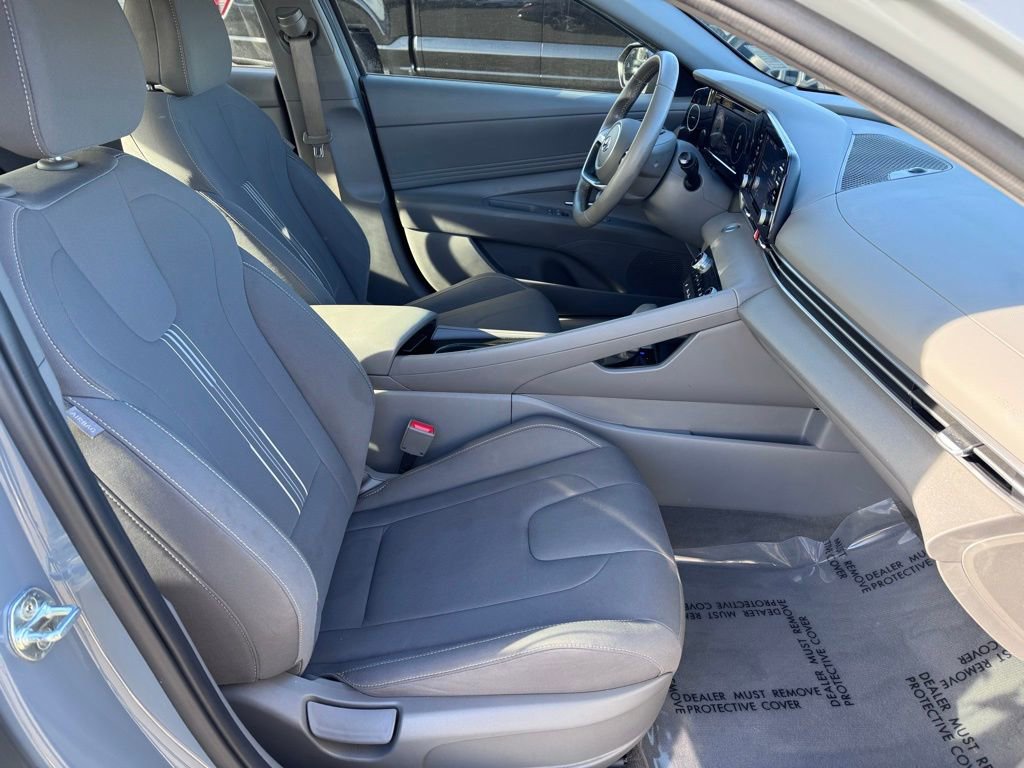 Used 2022 Hyundai Elantra SEL w/ Convenience + Premium Package image 34