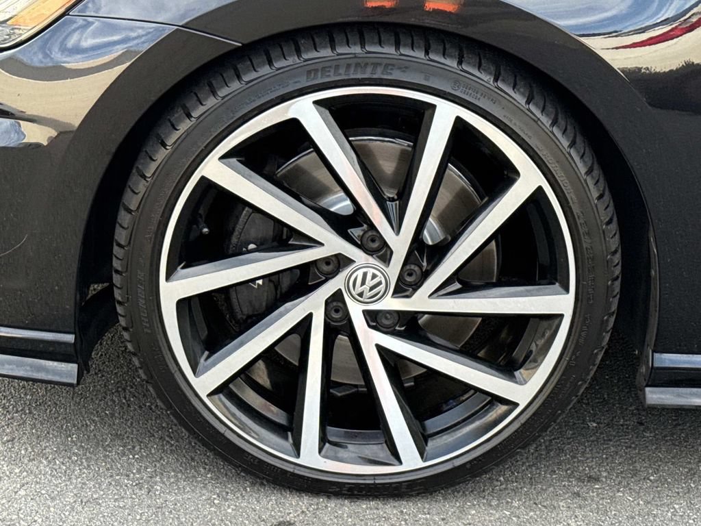 Used 2019 Volkswagen Golf R 4-Door AWD/4WD image 8