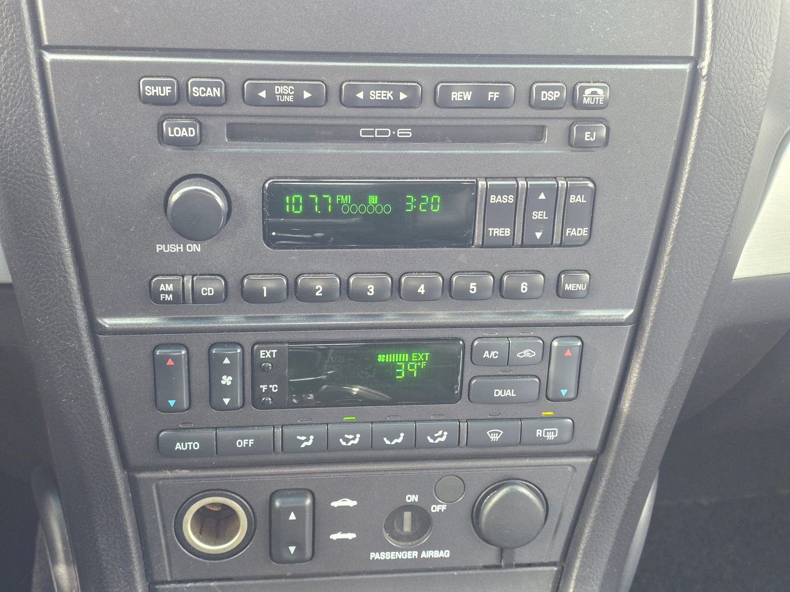 Used 2003 Ford Thunderbird image 34