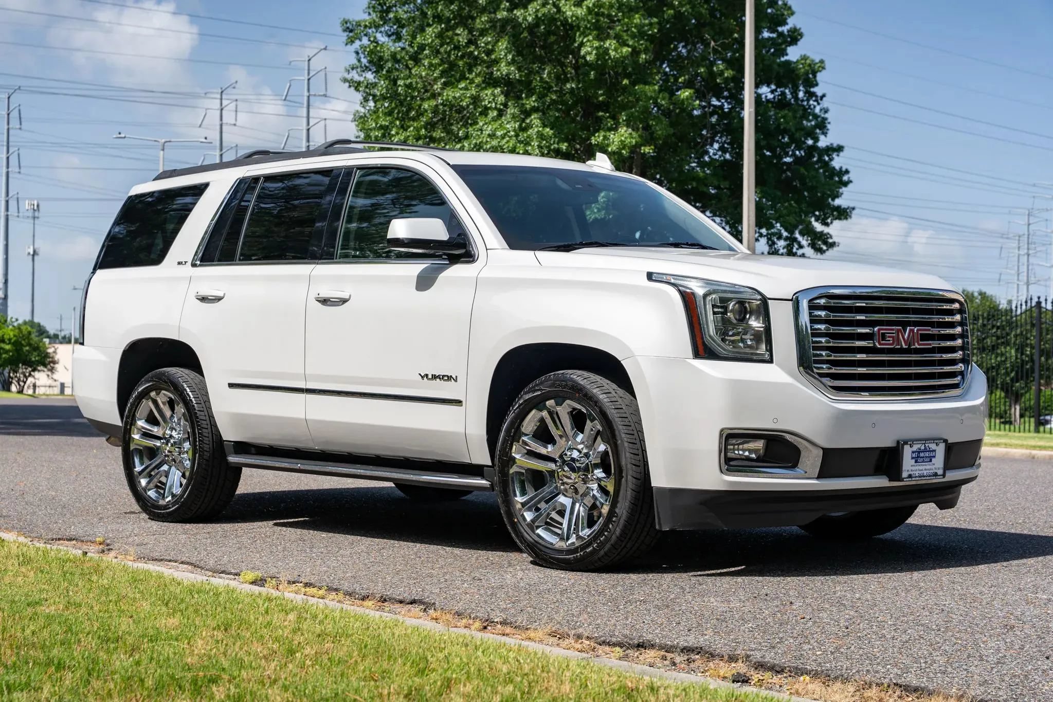 Used 2020 GMC Yukon SLT w/ Premium Edition AWD/4WD image 4