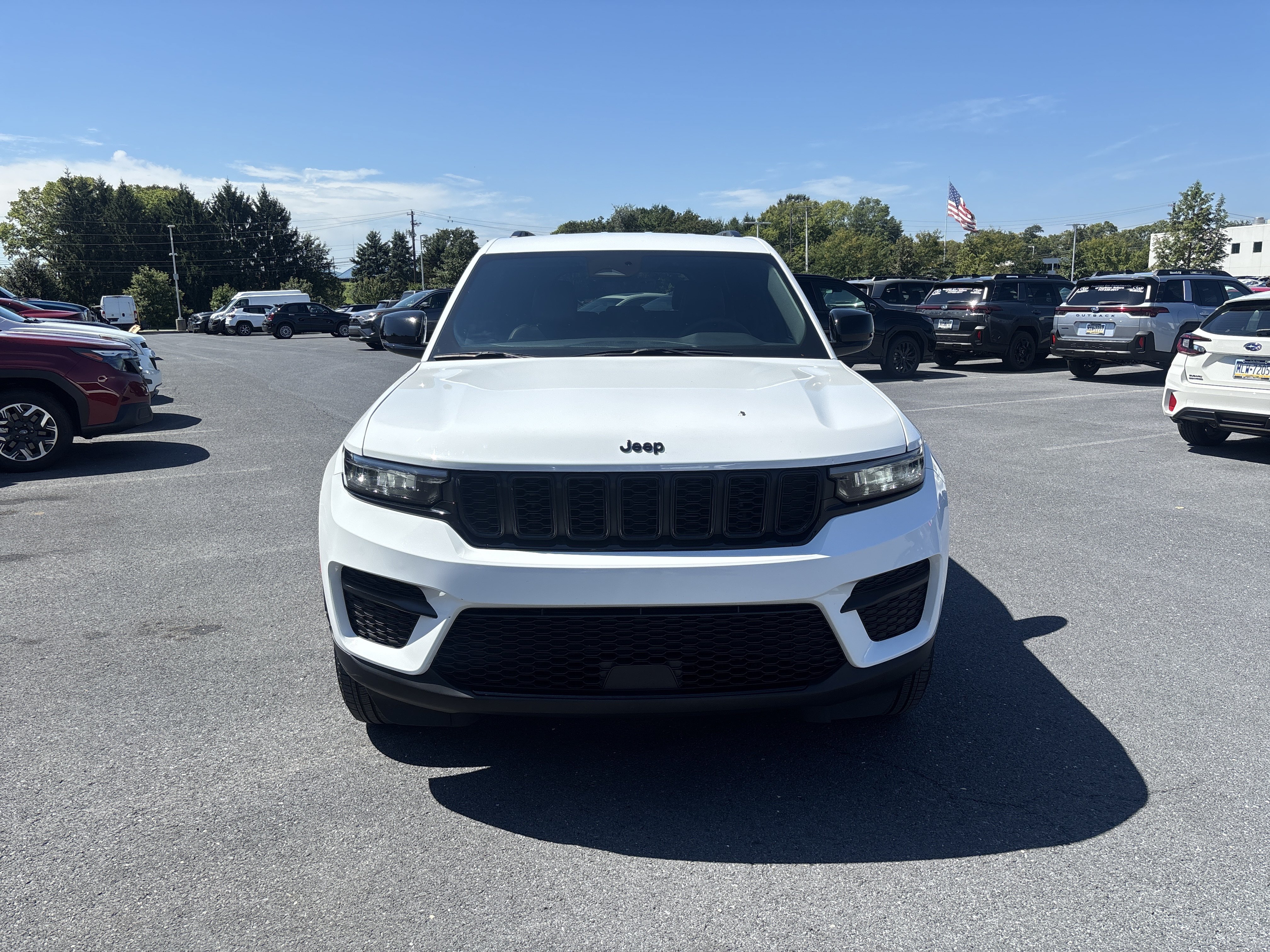 Used 2025 Jeep Grand Cherokee Altitude AWD/4WD image 14
