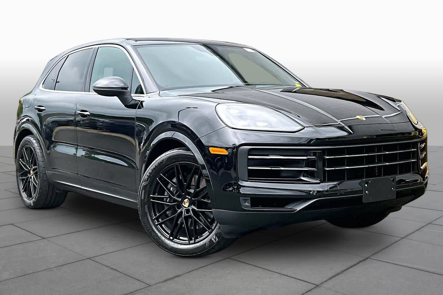 Used 2024 Porsche Cayenne AWD/4WD image 3