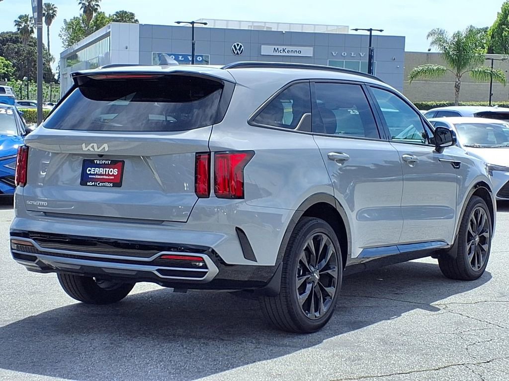Certified 2023 Kia Sorento SX image 4